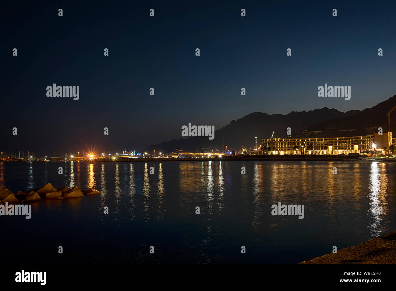 Vista del porto di notte Salerno Foto Stock