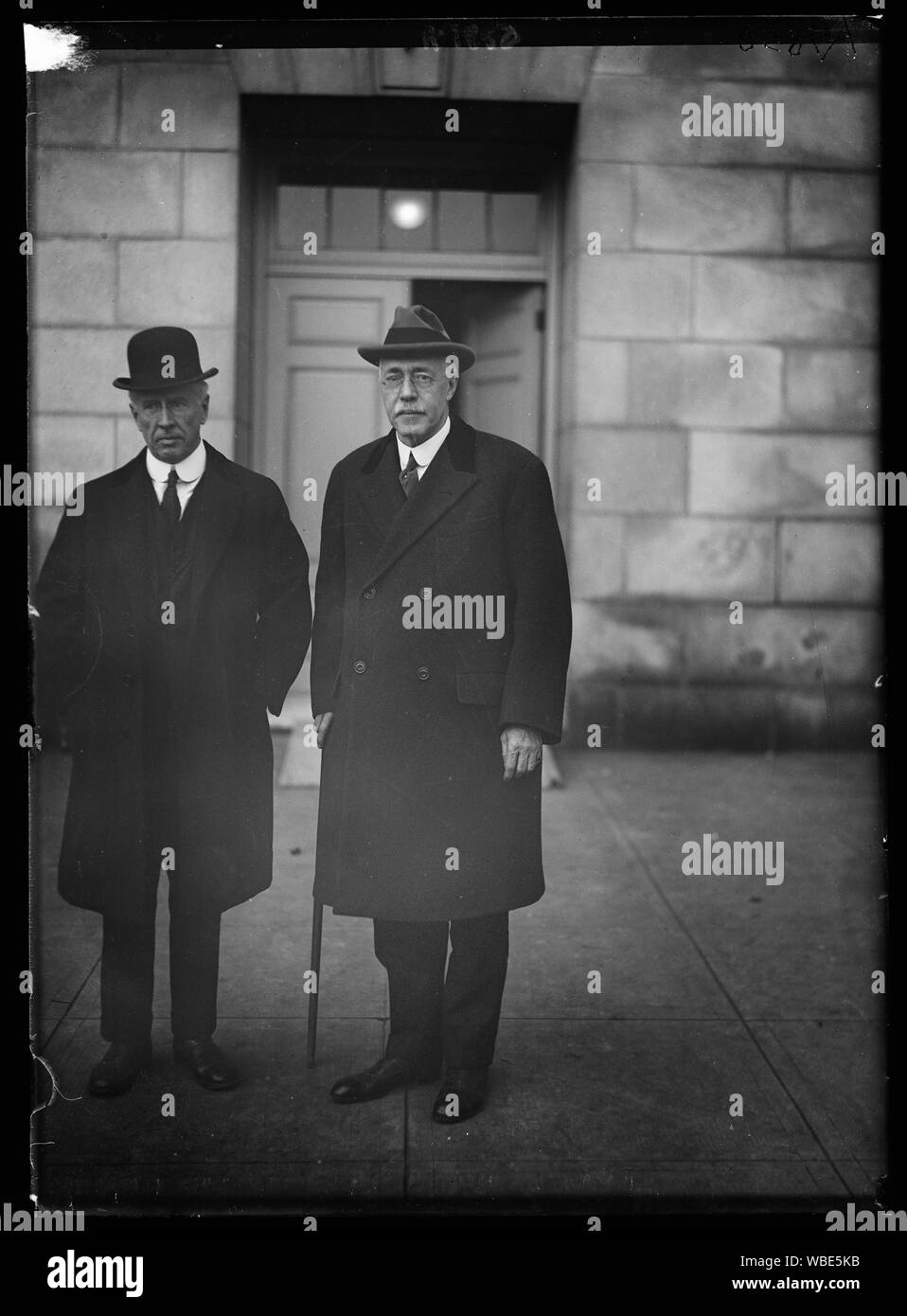 Frank W. Vanderlip, N.Y., che ha testimoniato prima teiera cupola astratta Comitato/medio: 1, negativo : vetro ; 5 x 7 in. o più piccolo Foto Stock