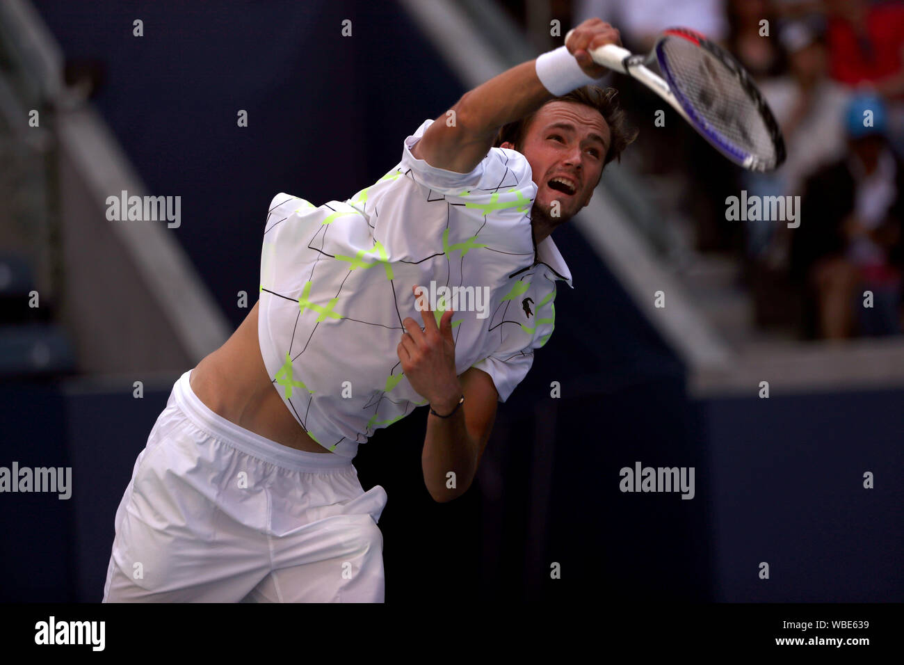 New York, Stati Uniti d'America. 26 Ago, 2019. Daniil Medvedev in azione durante il suo match di primo turno contro Prajnesh Gunneswaran dell India per la prima giornata di gioco a US Open a Flushing Meadows, New York Credito: Adam Stoltman/Alamy Live News Foto Stock