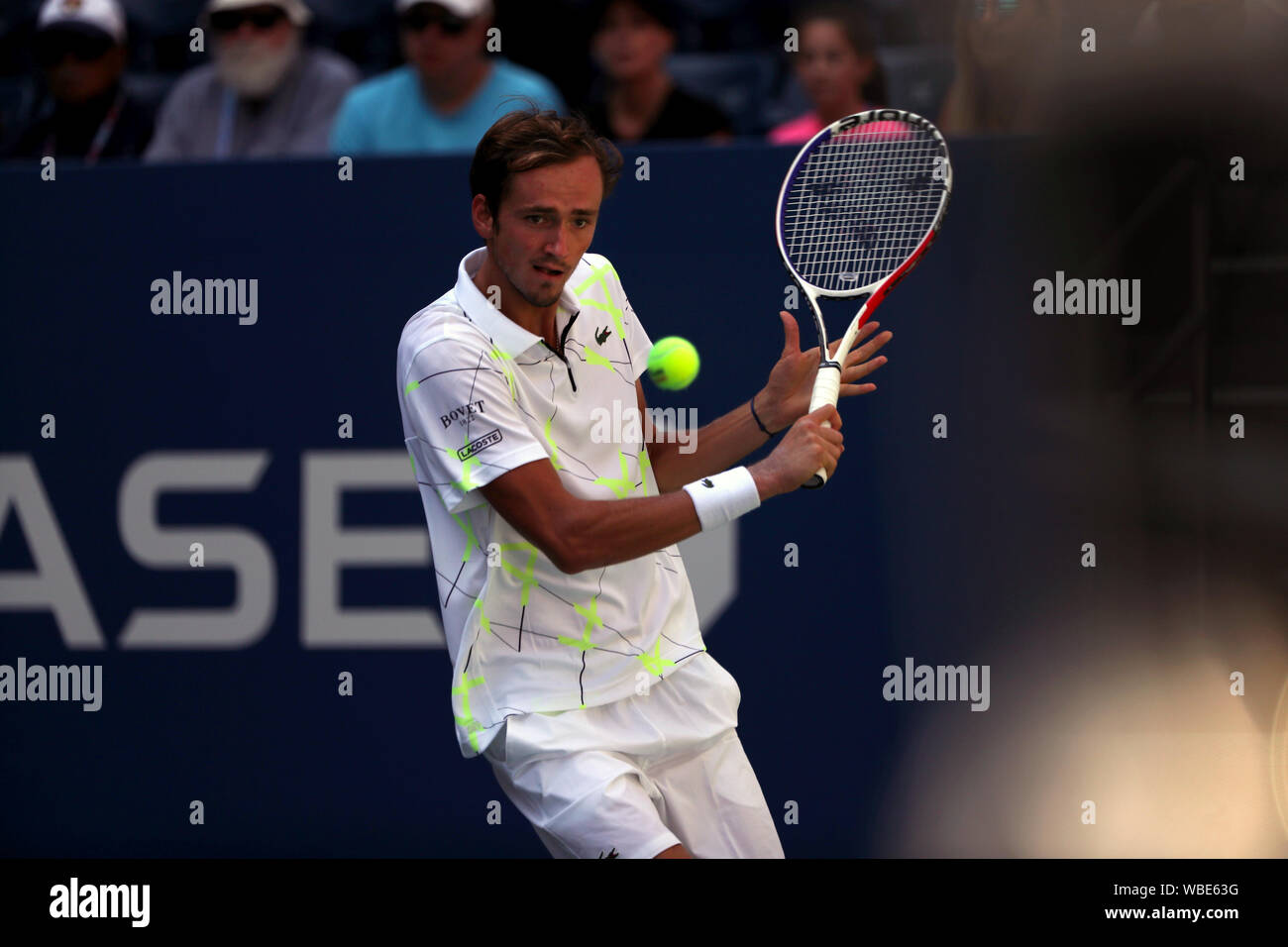 New York, Stati Uniti d'America. 26 Ago, 2019. Daniil Medvedev in azione durante il suo match di primo turno contro Prajnesh Gunneswaran dell India per la prima giornata di gioco a US Open a Flushing Meadows, New York Credito: Adam Stoltman/Alamy Live News Foto Stock
