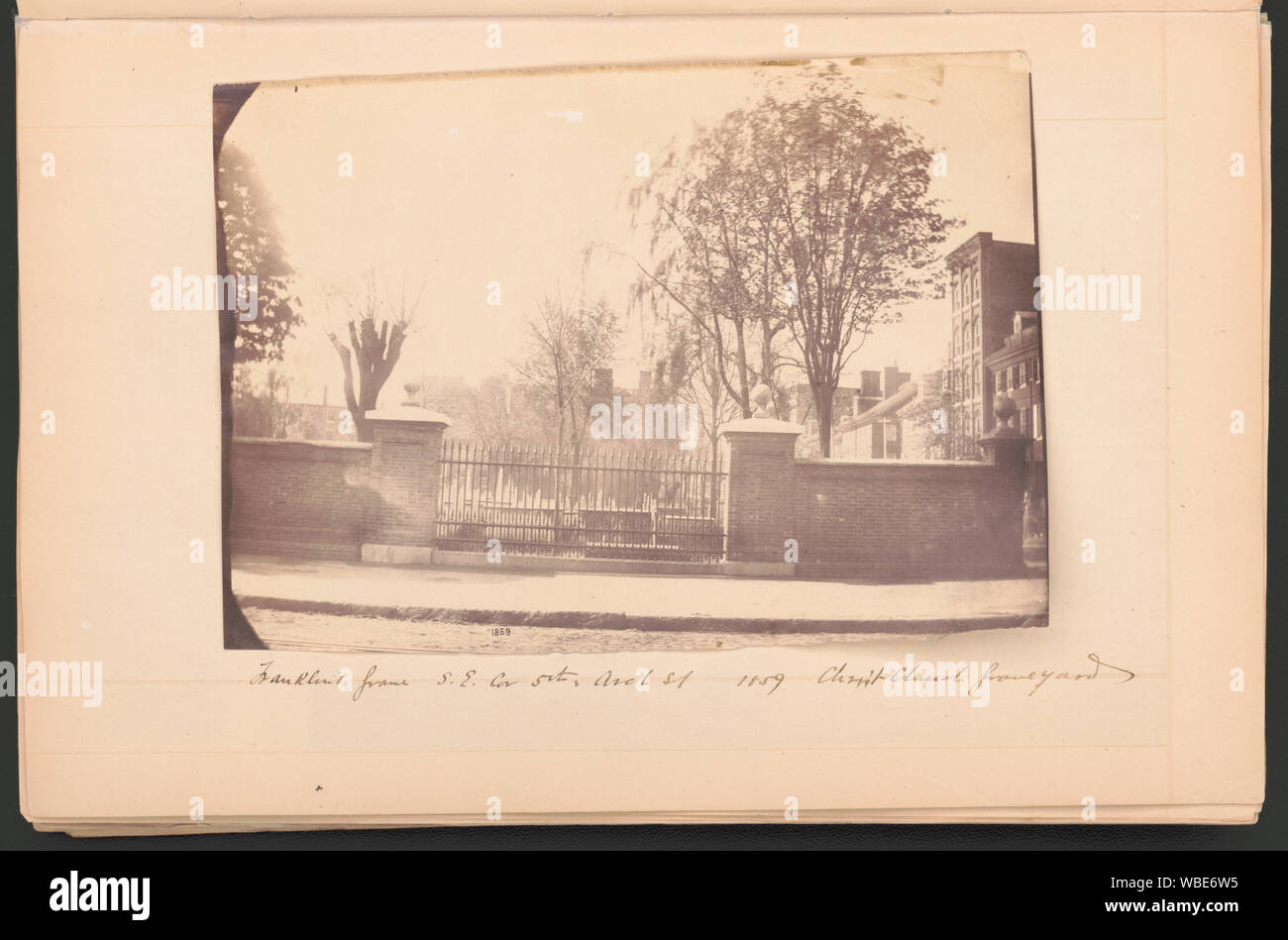 Franklin's grave, S.E. angolo 5 & Arch San, 1859, la Chiesa di Cristo cimitero Abstract/medio: 1 fotografia : albume print ; foglio 15 x 21 cm, pagina 20 x 31 cm. Foto Stock