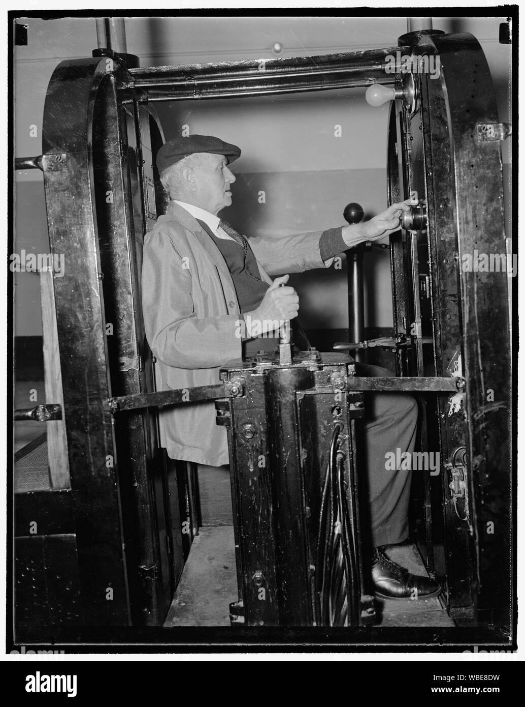 Fred Vogelsong, 65 anni. 18 anni sul tram vetture operat[...] Abstract/medio: 1, negativo : vetro ; 4 x 5 in. o più piccolo Foto Stock