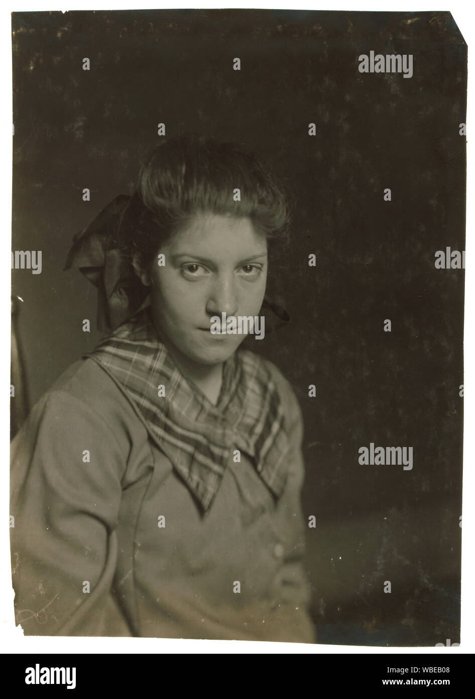 Francese - Albertine Angelhart, 35 Gangion San - 14 anni 2 gennaio - a sinistra in grado 4a. Tessitore a Flint Mill. Applicare per il certificato. Era stato un tessitore uno mesi in un mulino e due giorni in avanti ma era un moto di arresto telaio che lei non sapeva come far funzionare. Abstract: Fotografie dal record della Nazionale di Lavoro Minorile Comitato (USA) Foto Stock