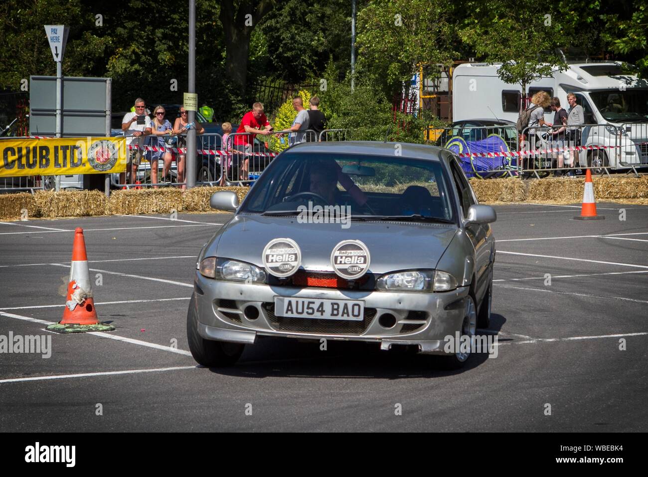 AU54BAU silver Proton Gti drifting a Ormskirk Motorfest in Lancashire, Regno Unito Foto Stock