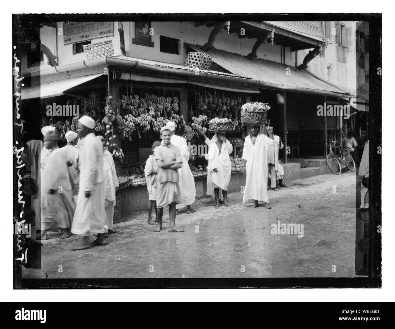 Frutta-mercato. Zanzibar Abstract/medio: G. Eric e Edith Matson Collezione fotografica Foto Stock