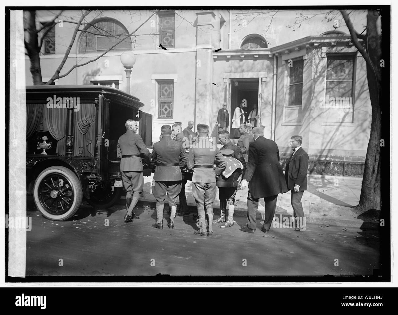 Funerali di Genl. Witherspoon, 10/24/21 Abstract/medio: 1, negativo : vetro ; 5 x 7 in. o più piccolo Foto Stock