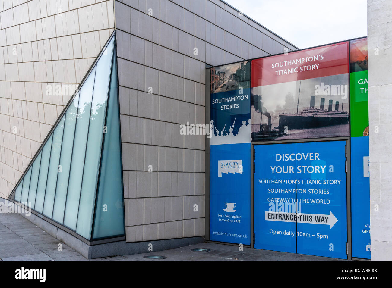 Architettura moderna del Southampton mare città museo facciata nel centro della città di Southampton, England, Regno Unito Foto Stock