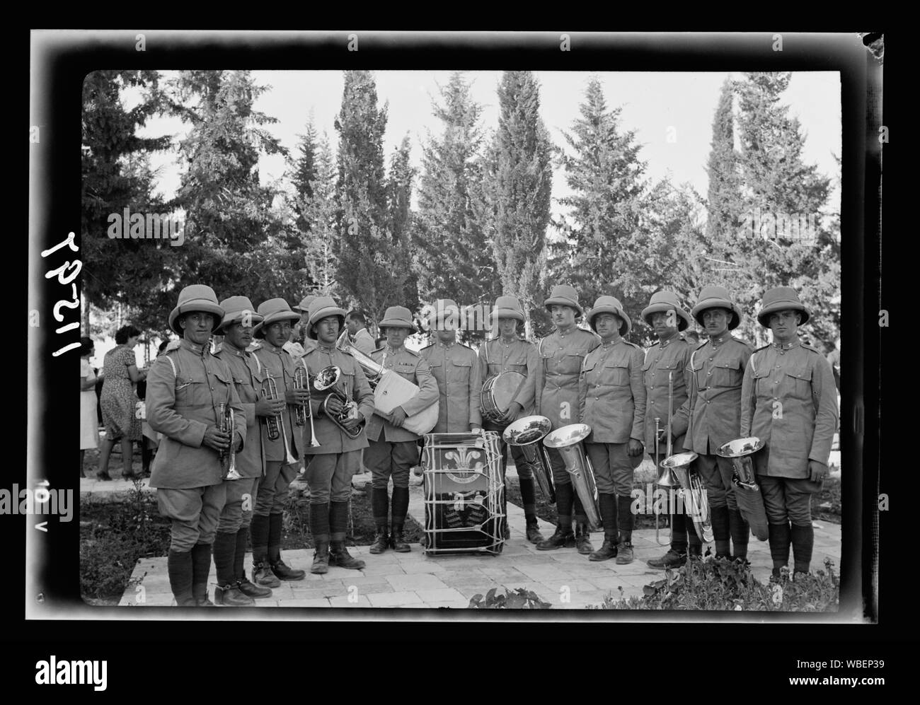 La Galilea viaggio. Nazareth, pomeriggio fete in aiuto della Croce Rossa e dei Cavalieri di San Giovanni. Gruppo della banda militare Abstract/medio: G. Eric e Edith Matson Collezione fotografica Foto Stock