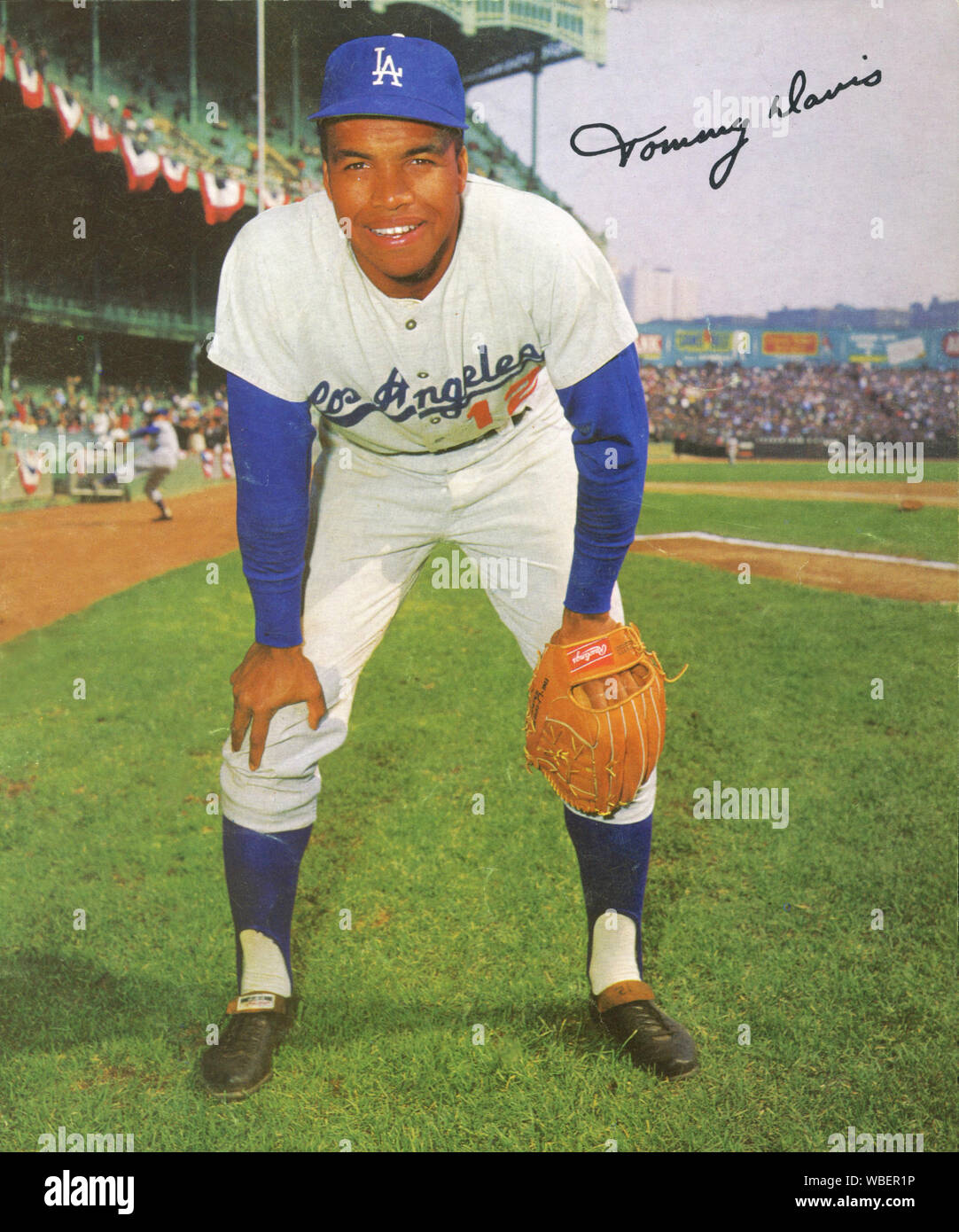 Star player Tommy Davis del 1963 il campione del mondo di Los Angeles Dodgers in posa per una foto durante la serie allo Yankee Stadium di New York. Foto Stock