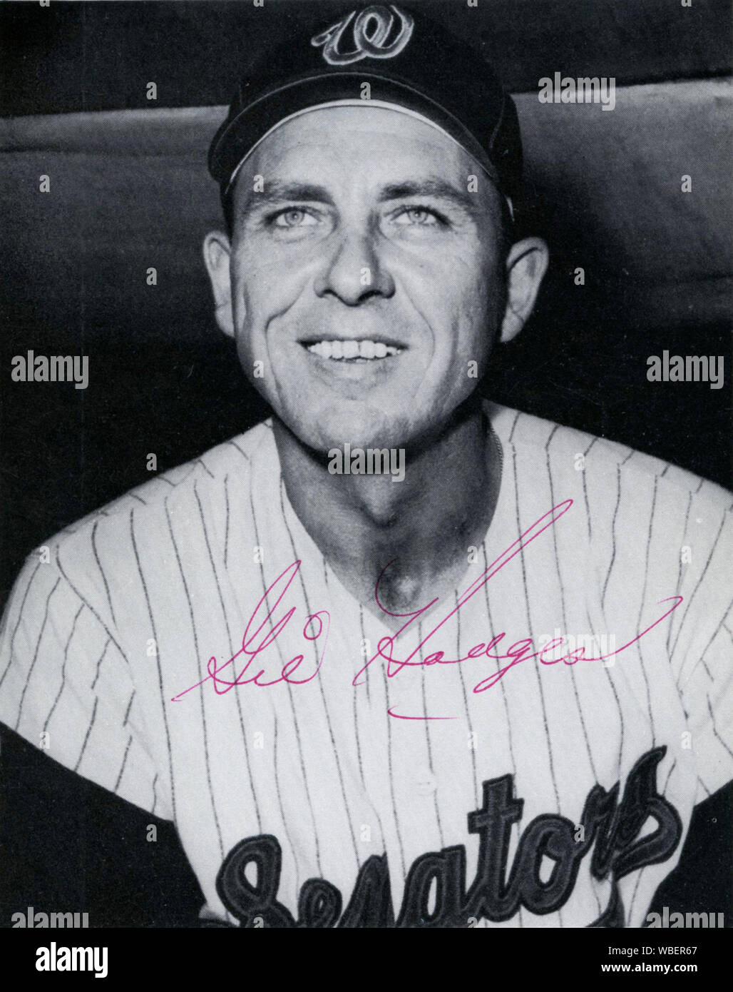 Firmato foto in bianco e nero di star player Gil Hodges dei Dodgers che divenne il manager dei Senatori di Washington nel 1963. Foto Stock