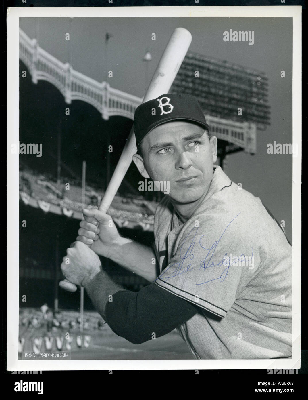Star player Gil Hodges della Brooklyn Dodgers circa degli anni cinquanta firmato foto in bianco e nero. Foto Stock