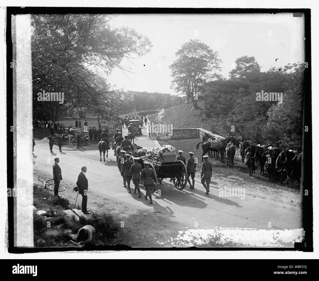 Gen. miglia funerale, 5/19/25 Abstract/medio: 1, negativo : vetro ; 4 x 5 in. o più piccolo Foto Stock