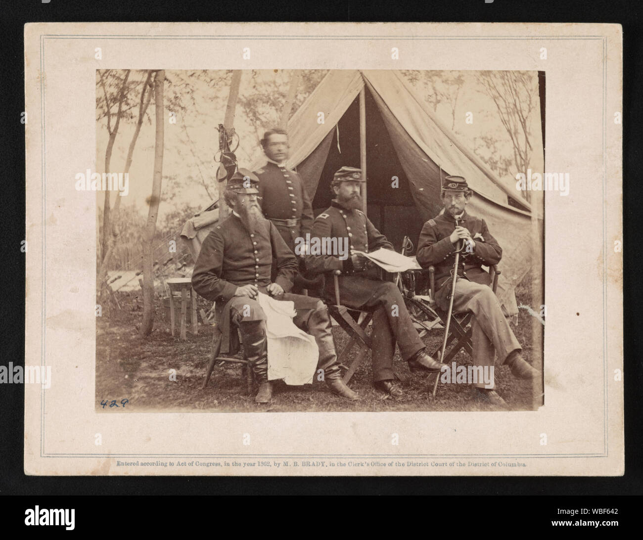 Gen'l Sykes e personale, vicino a Richmond, giugno 1862 Abstract/medio: 1 fotografia : albume silver stampa sulla carta il monte ; 11,5 x 15 cm (mount) Foto Stock