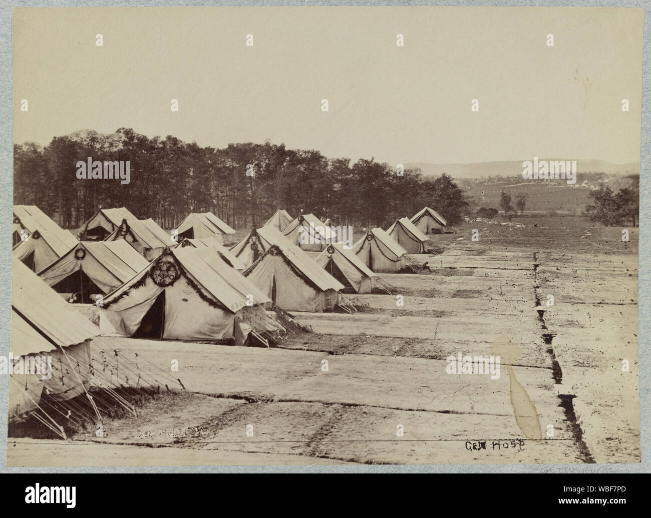 Ospedale generale di Gettysburg, Agosto 1863 Abstract: fotografia mostra un gruppo di tende che sono una parte dell'ospedale di Camp Letterman in Gettysburg. Foto Stock
