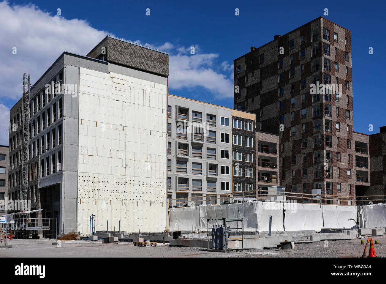 Edifici residenziali in costruzione nel nuovo quartiere residenziale di Sompasaari a Helsinki in Finlandia Foto Stock