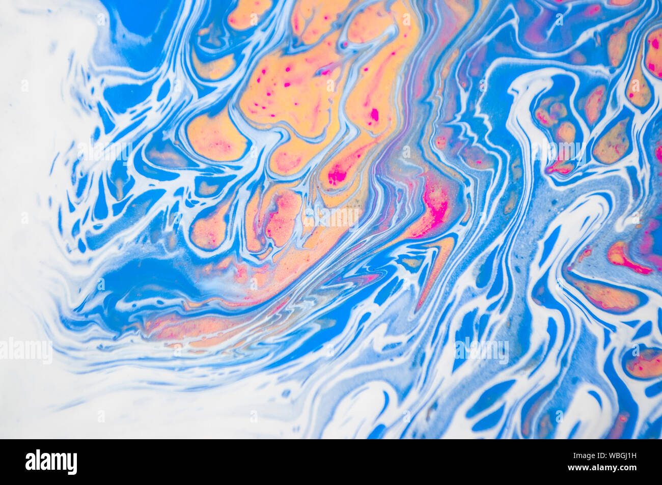 Abstract colorato sfondo dipinto realizzato nel fluido tecnica. Arte di fluido nel modello di colori alla moda con glitter. Foto Stock