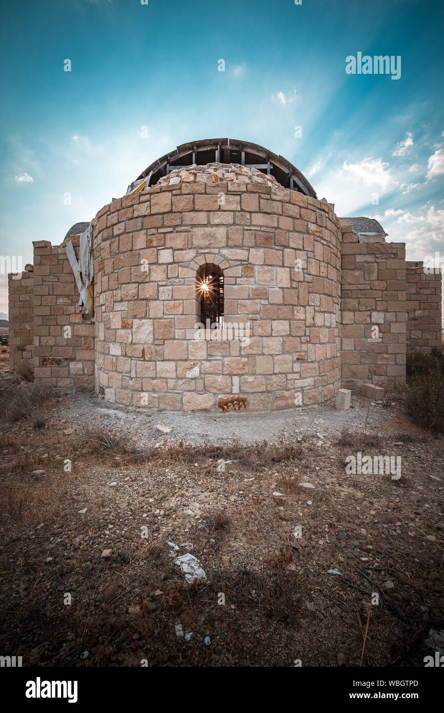 Vecchia Cappella abbandonata in Ergates villaggio nei pressi di Nicosia, Cipro Foto Stock