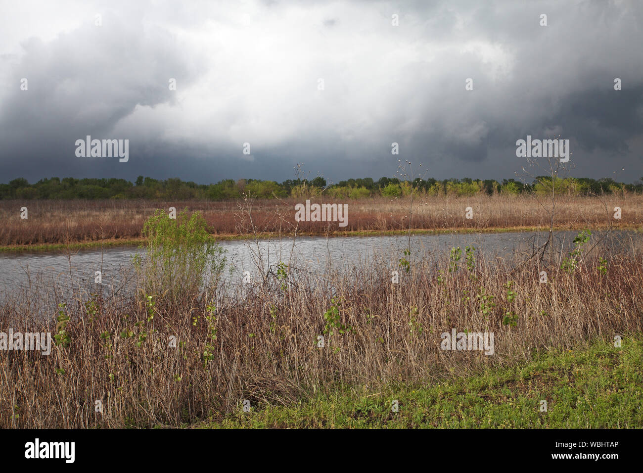 Nuvole temporalesche su flint Hills National Wildlife Refuge Kansas USA Marzo 2012 Foto Stock
