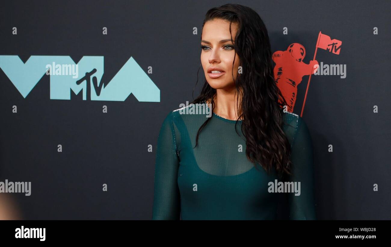 Newark, NJ, Stati Uniti d'America. 26 Ago, 2019. All'arrivo per 2019 MTV Video Music Awards - Arrivi, Prudential Center, Newark, NJ Agosto 26, 2019. Credito: Jason Mendez/Everett raccolta/Alamy Live News Foto Stock