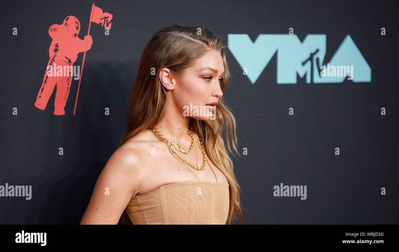 Newark, NJ, Stati Uniti d'America. 26 Ago, 2019. All'arrivo per 2019 MTV Video Music Awards - Arrivi, Prudential Center, Newark, NJ Agosto 26, 2019. Credito: Jason Mendez/Everett raccolta/Alamy Live News Foto Stock
