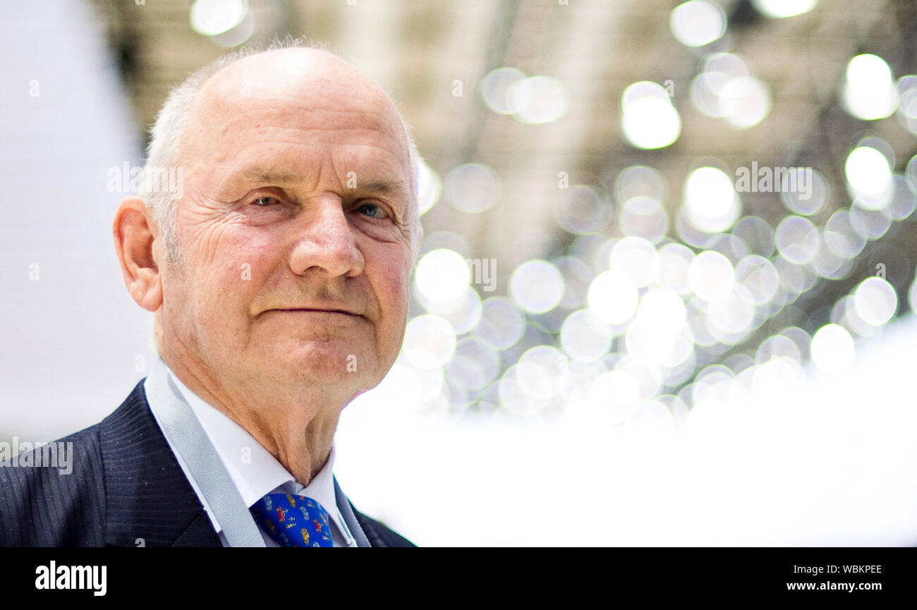 Hannover, Germania. 13 Maggio, 2014. Il presidente del Consiglio di Sorveglianza di Volkswagen AG, Ferdinand Piech partecipa alla Riunione Generale Annuale di Volkswagen AG sul polo espositivo. Il lungo tempo di VW patriarca Ferdinand Piëch morì all'età di 82. Credito: Julian Stratenschulte/dpa/Alamy Live News Foto Stock