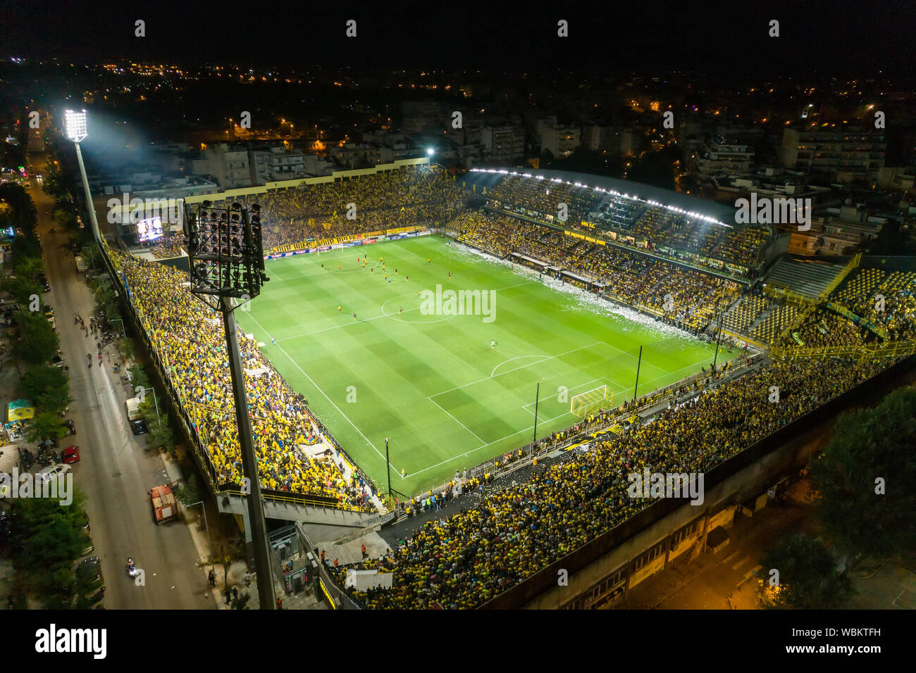 Salonicco, Grecia, 25 agosto 2019: Antenna colpo di Kleanedhis Vikelidis Stadium pieno di tifosi durante una partita di calcio UEFA Europa League betw Foto Stock