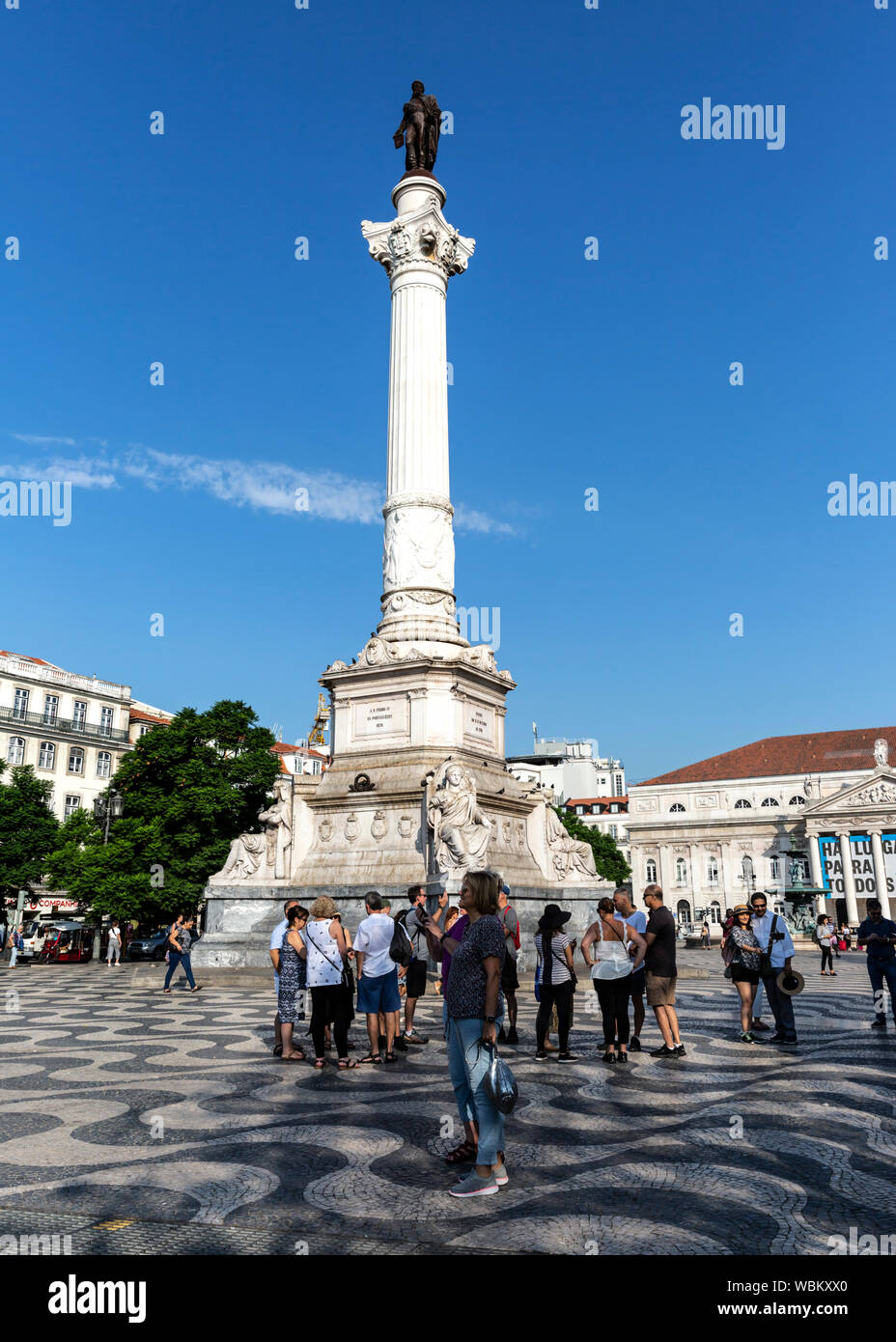 Piazza Rossio e il monumento di Dom Pedro IV, Lisbona, Portogallo. Foto Stock