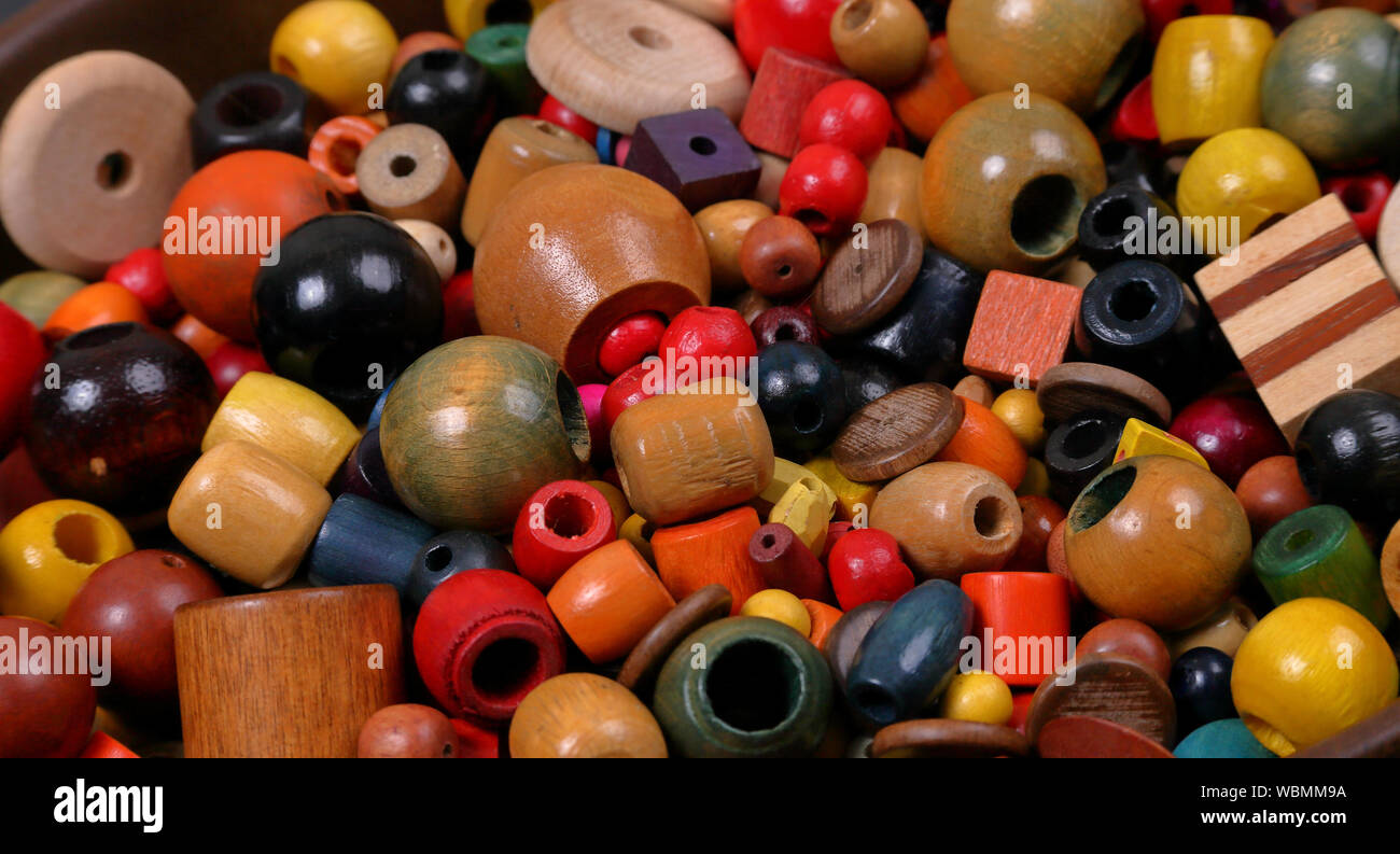Perle, molti colori, molte forme e una varietà di dimensioni Foto Stock