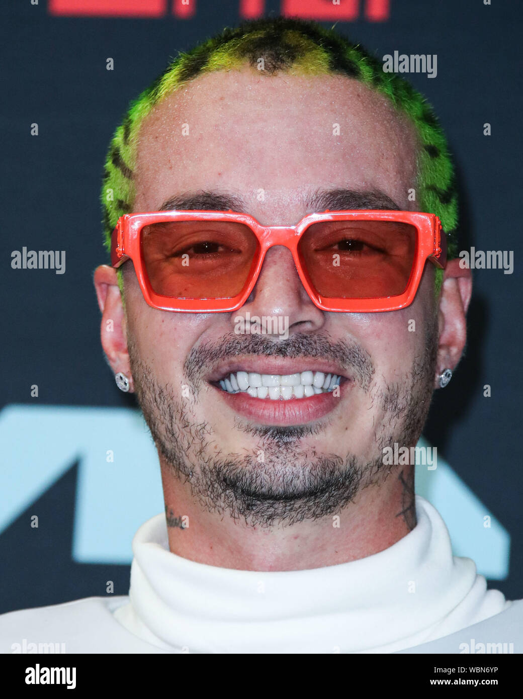 Newarke, STATI UNITI D'AMERICA. 26 Ago, 2019. J Balvin pone in sala stampa al 2019 MTV Video Music Awards che si è tenuto presso il Centro Prudential su agosto 26, 2019 a Newark, New Jersey, Stati Uniti. Credito: Image Press Agency/Alamy Live News Foto Stock