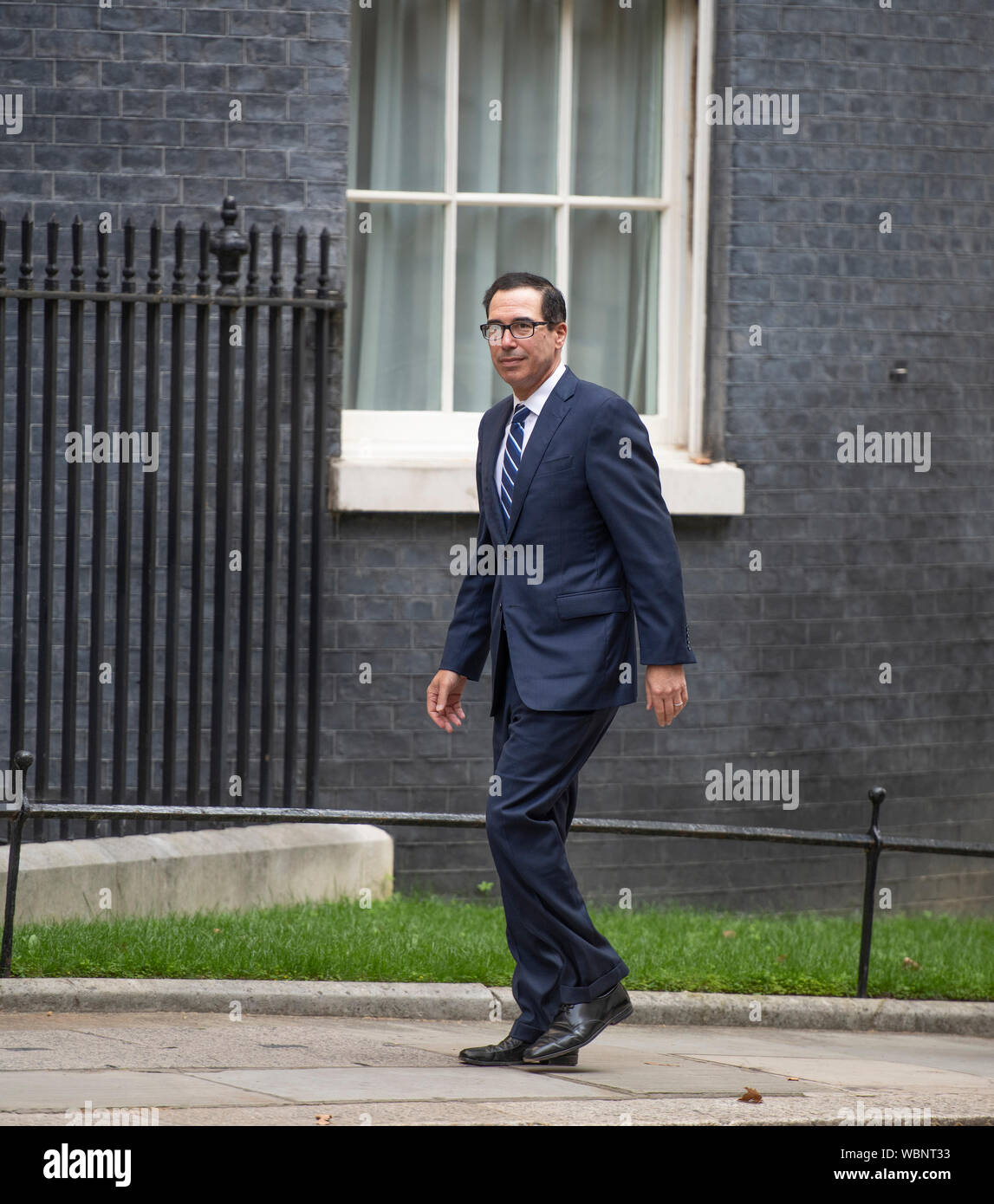 11 Downing Street, Londra, Regno Unito. Il 27 agosto 2019. Cancelliere dello scacchiere britannico Sajid Javid incontra Steven Mnuchin, Stati Uniti Segretario del Tesoro, per la prima volta oggi. Credito: Malcolm Park/Alamy Live News. Foto Stock
