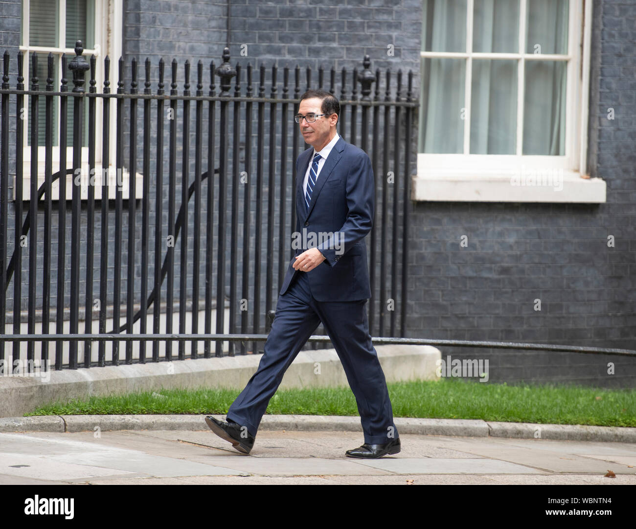 11 Downing Street, Londra, Regno Unito. Il 27 agosto 2019. Cancelliere dello scacchiere britannico Sajid Javid incontra Steven Mnuchin, Stati Uniti Segretario del Tesoro, per la prima volta oggi. Credito: Malcolm Park/Alamy Live News. Foto Stock