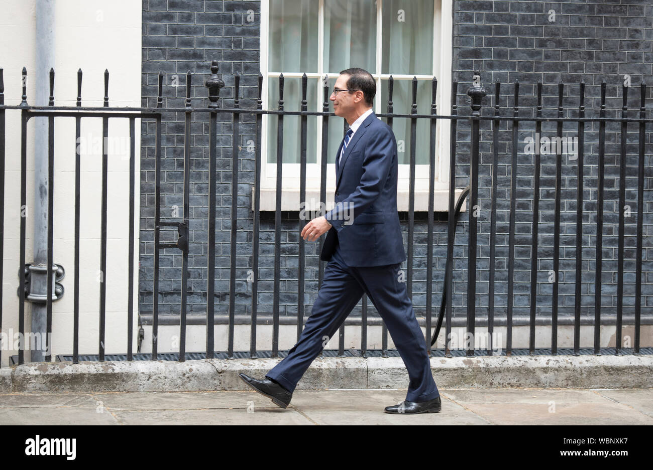 11 Downing Street, Londra, Regno Unito. Il 27 agosto 2019. Cancelliere dello scacchiere britannico Sajid Javid incontra Steven Mnuchin, Stati Uniti Segretario del Tesoro, per la prima volta oggi. Credito: Malcolm Park/Alamy Live News. Foto Stock