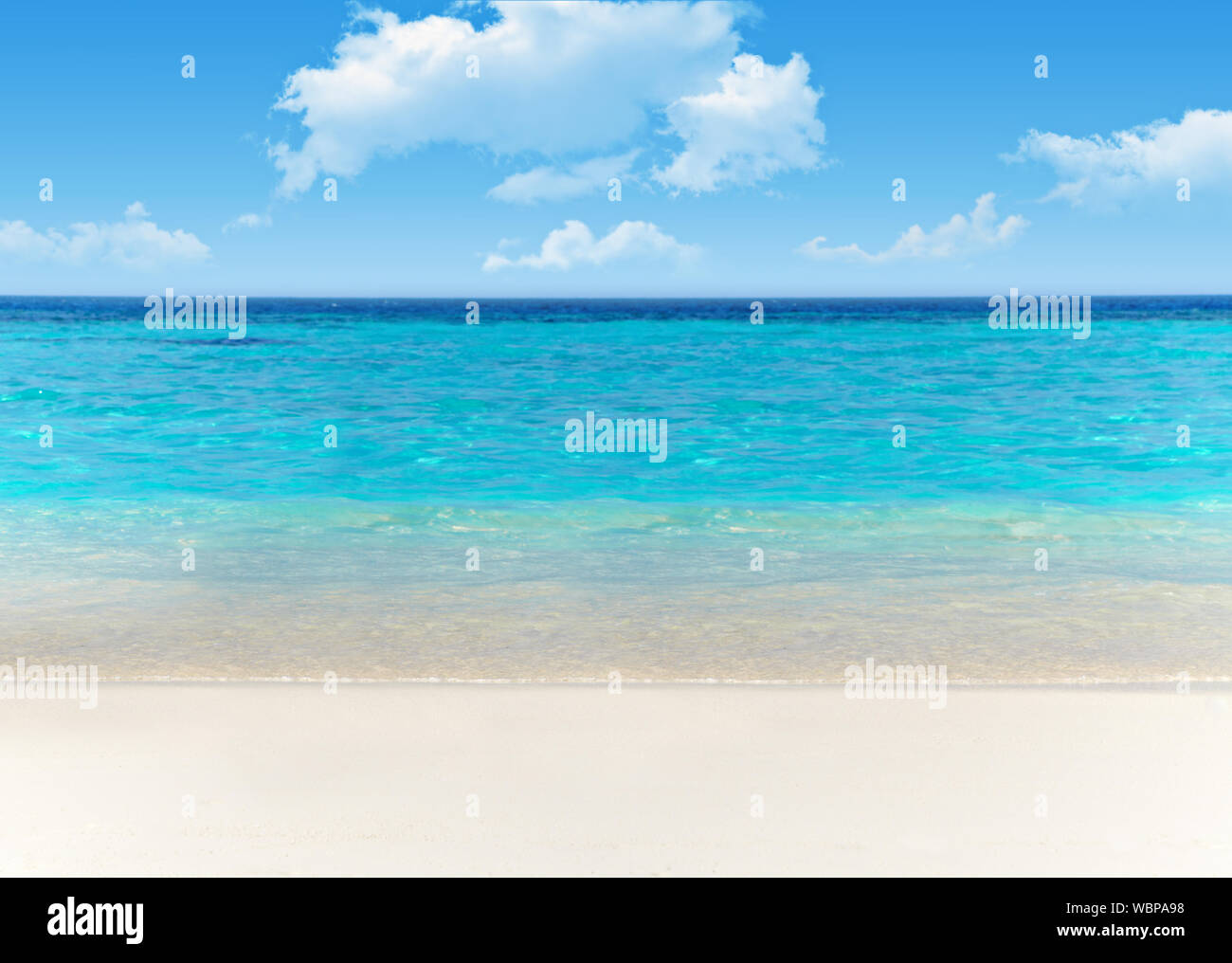 Bella spiaggia tropicale nel giorno d'estate. Foto Stock