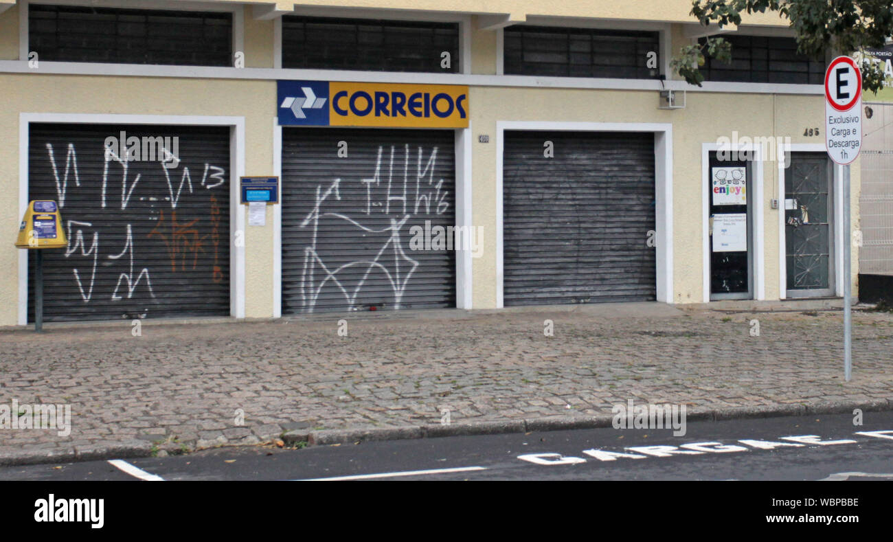 Curitiba, Brasile. 25 Ago, 2019. azienda posseduta per essere privatizzate. Nella foto, ufficio postale in curi. Credito: Dirceu Portogallo/Fol/FotoArena/Alamy Live News Foto Stock