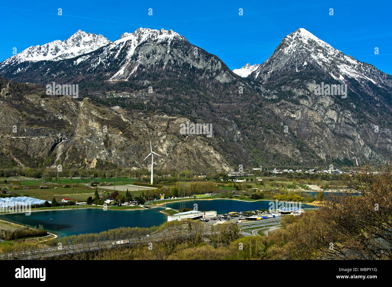 Il lago di Lac du Rosel presso la stazione di servizio autostradale Relais du San Bernardo, autostrada A9, Chablais Alpi vicino a Martigny, Vallese, Svizzera Foto Stock