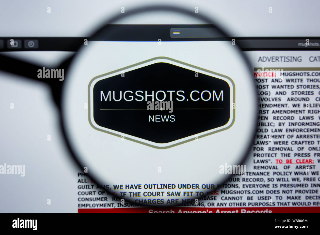 Los Angeles, California, Stati Uniti d'America - 21 Joule 2019: Editoriale illustrativa di MUGSHOTS.COM website homepage. MUG SHOTS logo visibile sullo schermo di visualizzazione. Foto Stock