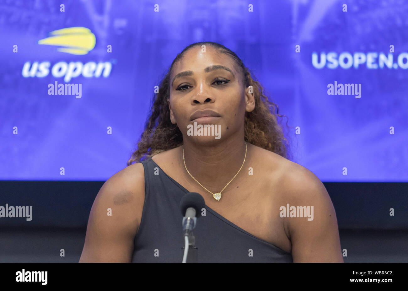 New York, Stati Uniti d'America. 26 Ago, 2019. Serena Williams (USA) Partecipa a conferenza stampa dopo aver vinto il round 1 di US Open Tennis Championship contro Maria Sharapova (Russia) a Billie Jean King National Tennis Center (foto di Lev Radin/Pacific Stampa) Credito: Pacific Press Agency/Alamy Live News Foto Stock