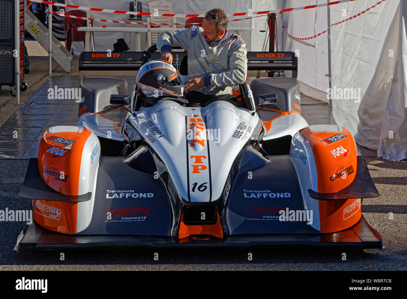 CHAMROUSSE, Francia, 25 agosto 2019 : i giovani racing driver Damien Chamberod prende il secondo posto in Chamrousse gara in salita. Egli è il figlio di un 5 volte champ Foto Stock