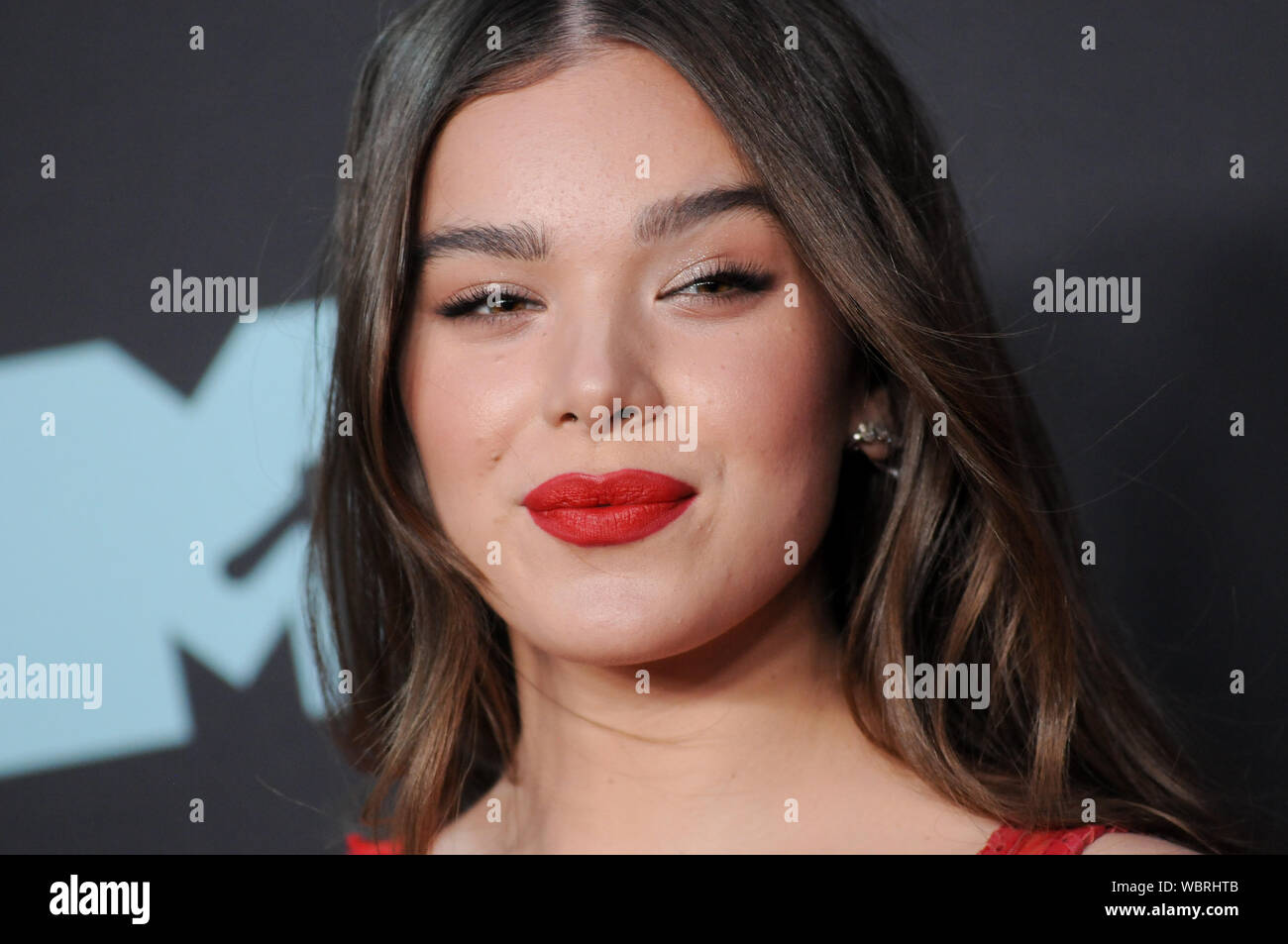 Newark, Stati Uniti d'America. Il 27 agosto, 2019. Hailee Steinfeld assiste il 2019 Video MTV Video Music Awards tenutosi presso il Prudential Center a Newark, NJ Credito: SOPA Immagini limitata/Alamy Live News Foto Stock