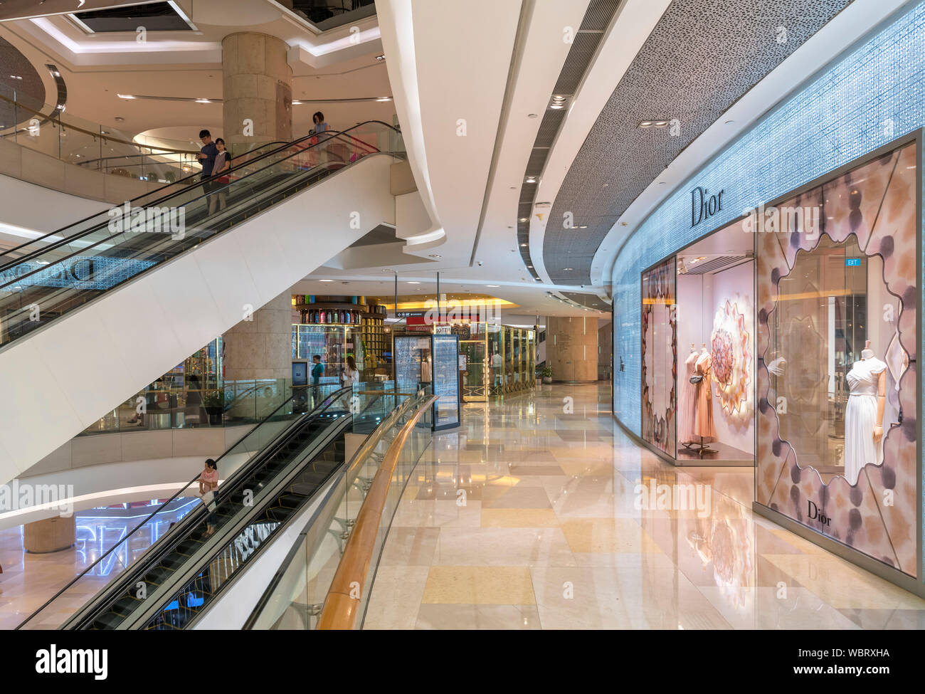 I negozi di lusso in Ion Orchard Mall, Orchard Road, Singapore Foto Stock