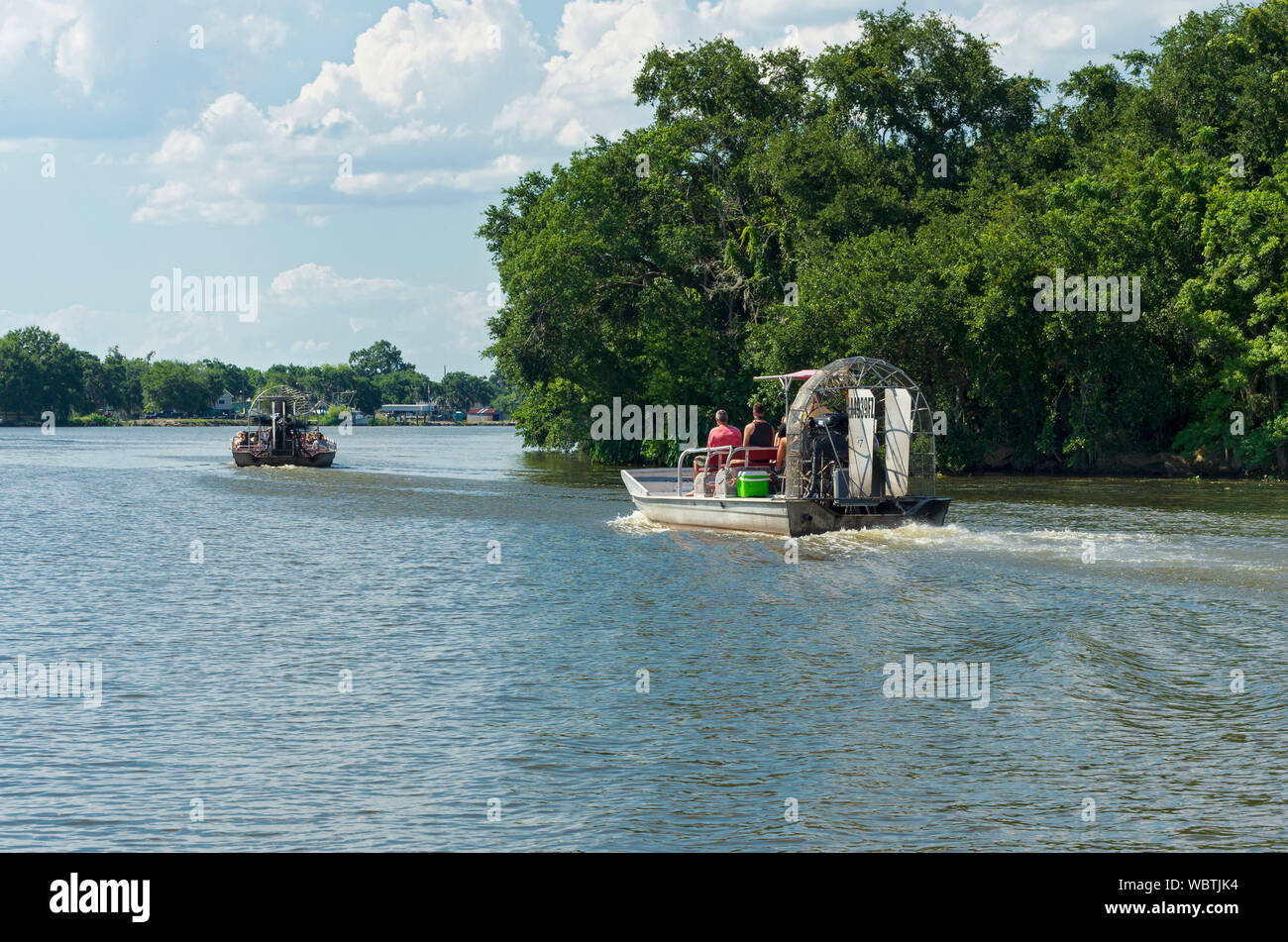 New Orleans, Louisiana/STATI UNITI D'America - 13 Giugno 2019: Airboat tours sul loro cammino verso il Bayou del Mississippi River Delta regione al di fuori di New Orleans. Foto Stock