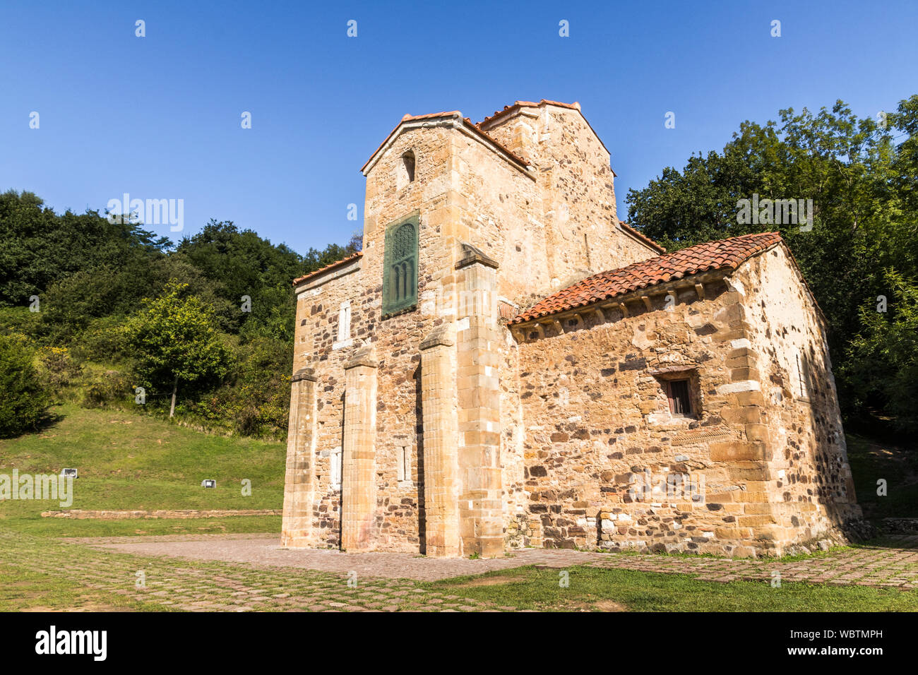 Oviedo, Spagna. La Chiesa di San Miguel de Lillo, un cattolico romano pre-tempio romanico nelle Asturie. Un sito del Patrimonio mondiale dal 1998 Foto Stock