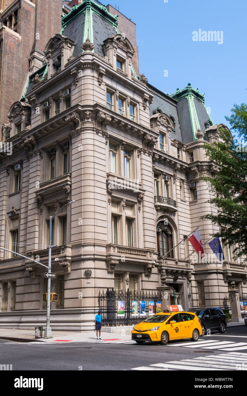 Il Consolato Generale della Repubblica di Polonia a New York City è una missione consolare della Repubblica di Polonia negli Stati Uniti. Foto Stock Il Consolato Generale della Repubblica di Polonia a New York City è una missione consolare della Repubblica di Polonia negli Stati Uniti. Foto Stock