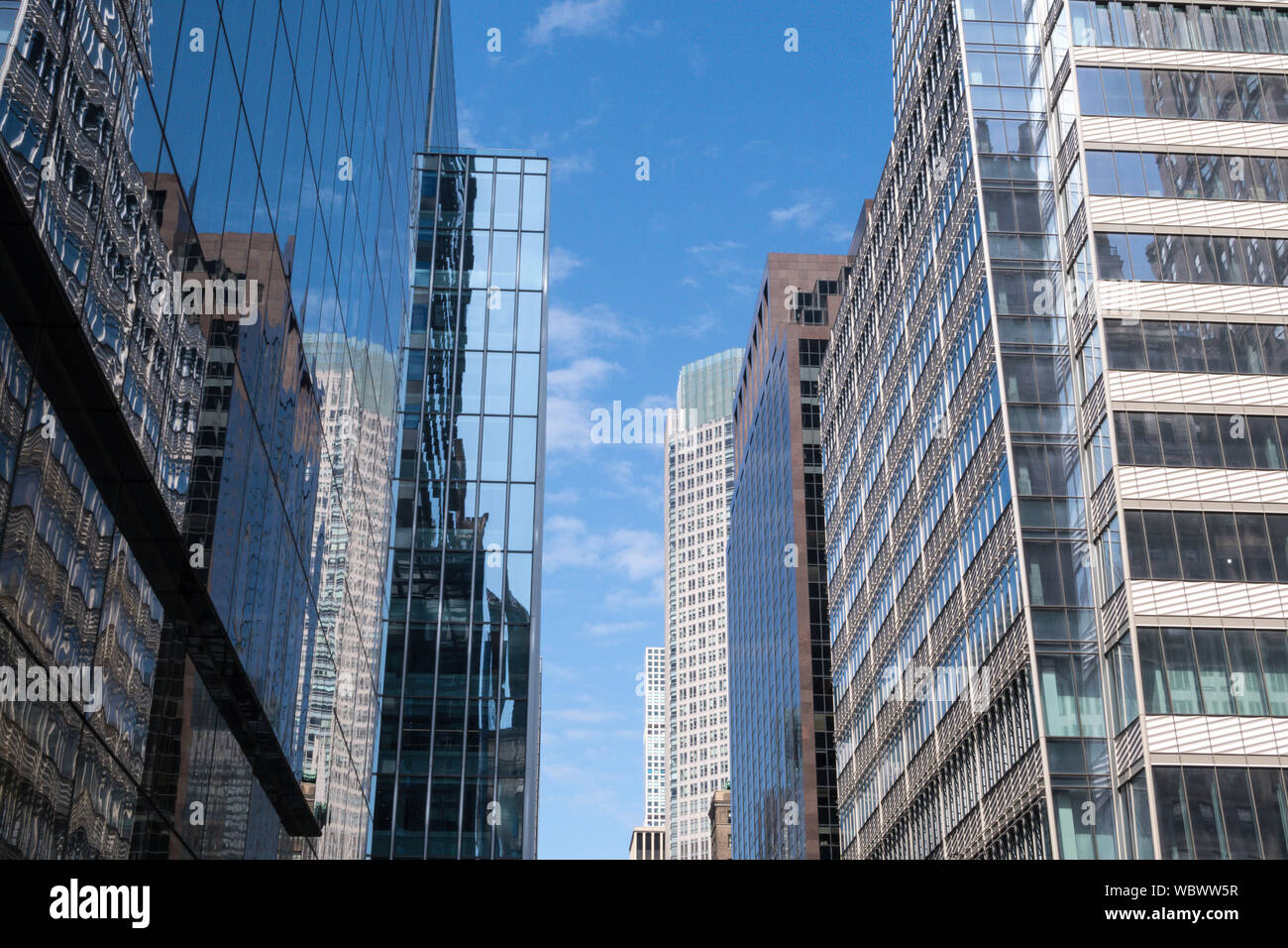 Canyon di Edificio per uffici grattacieli su Madison Avenue a Midtown Manhattan, New York, Stati Uniti d'America Foto Stock