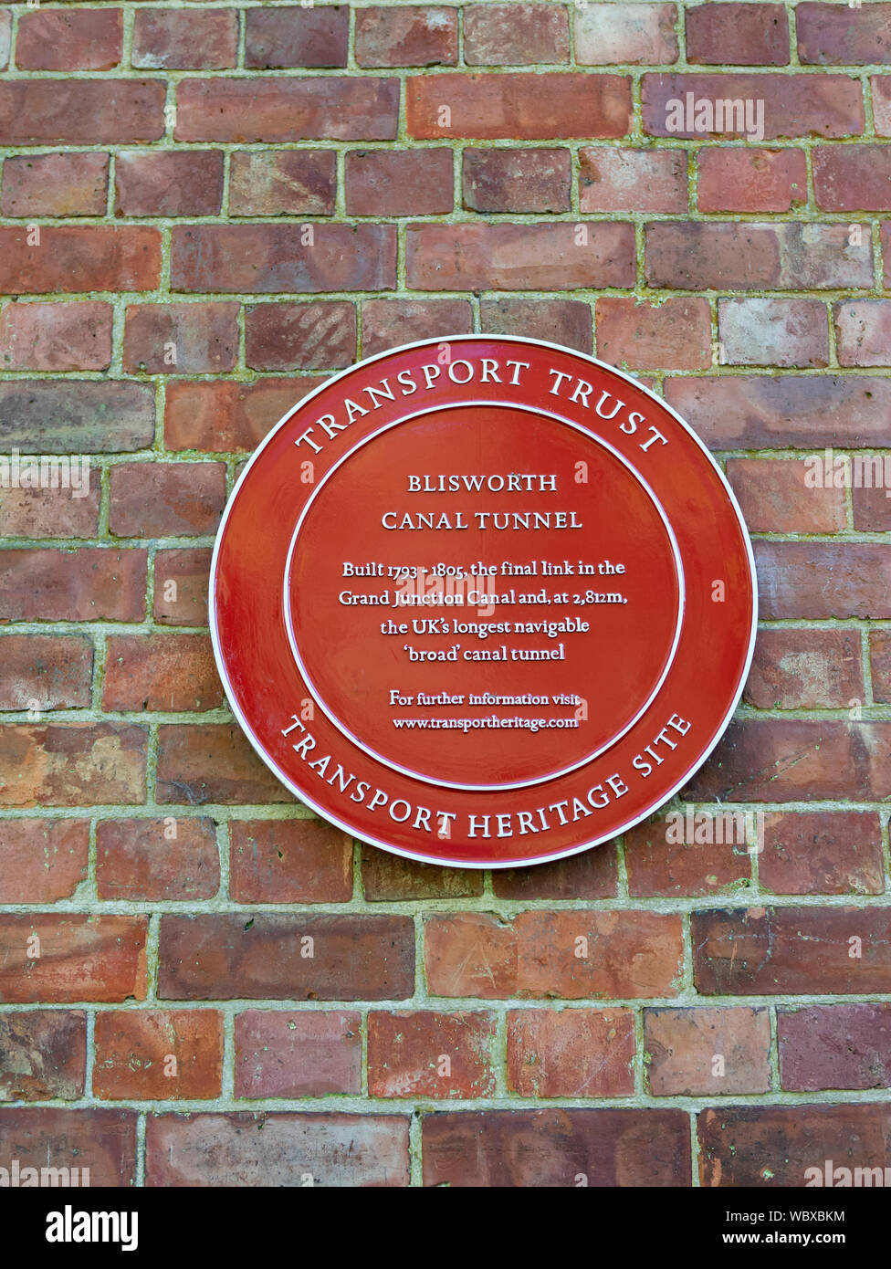 Canal Blisworth tunnel una lapide commemorativa, il Grand Union Canal, Stoke Bruerne, Northamptonshire, Inghilterra, Regno Unito. Foto Stock
