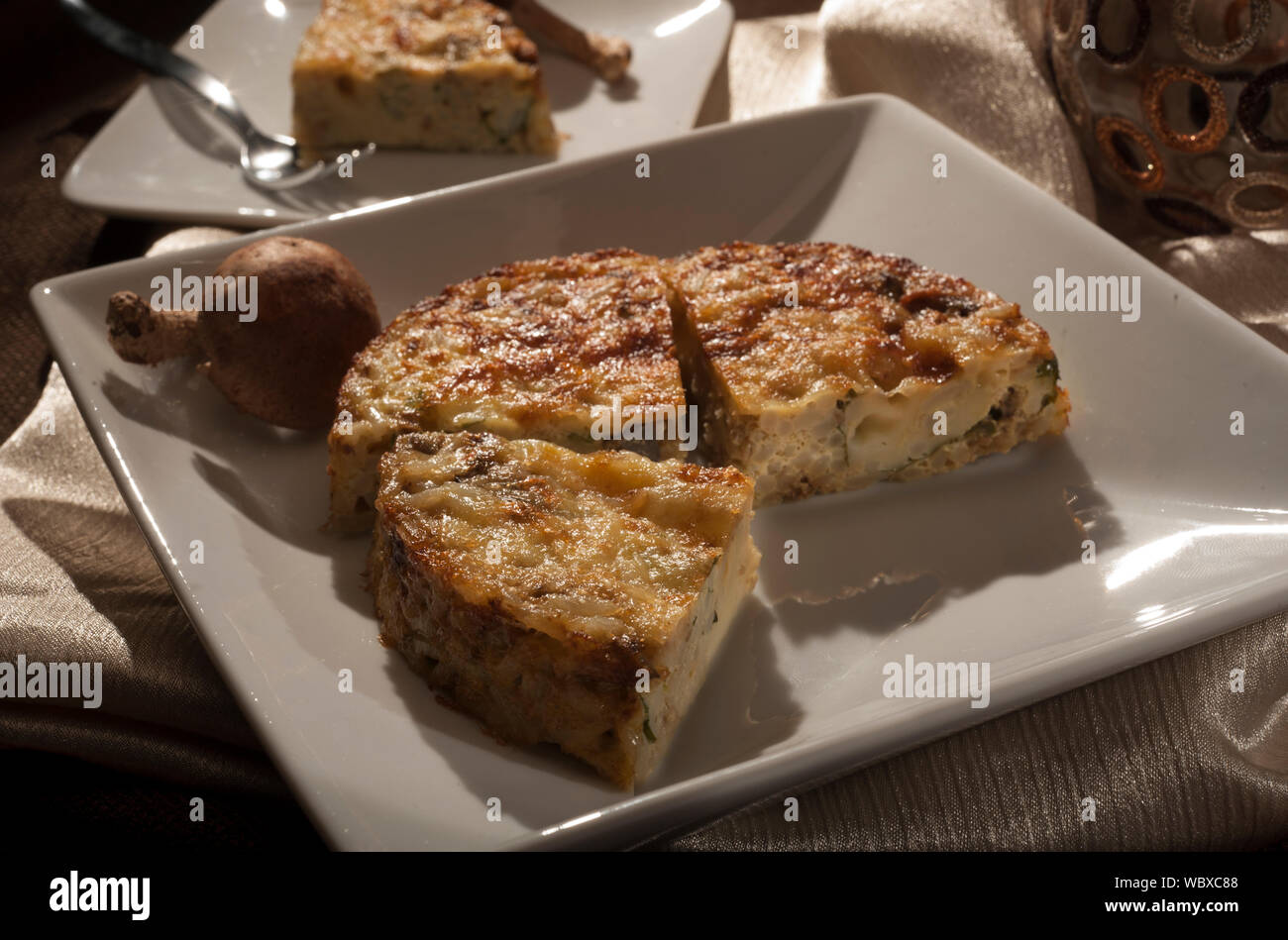 Riso e funghi selvatici crostata di formaggio Foto Stock