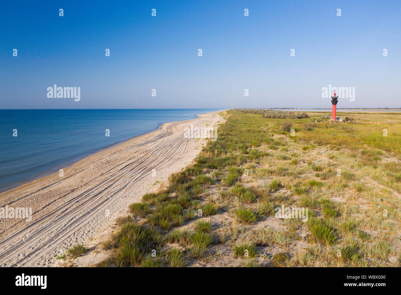 Un faro su una spiaggia di Tuzly lagune, Ucraina Foto Stock