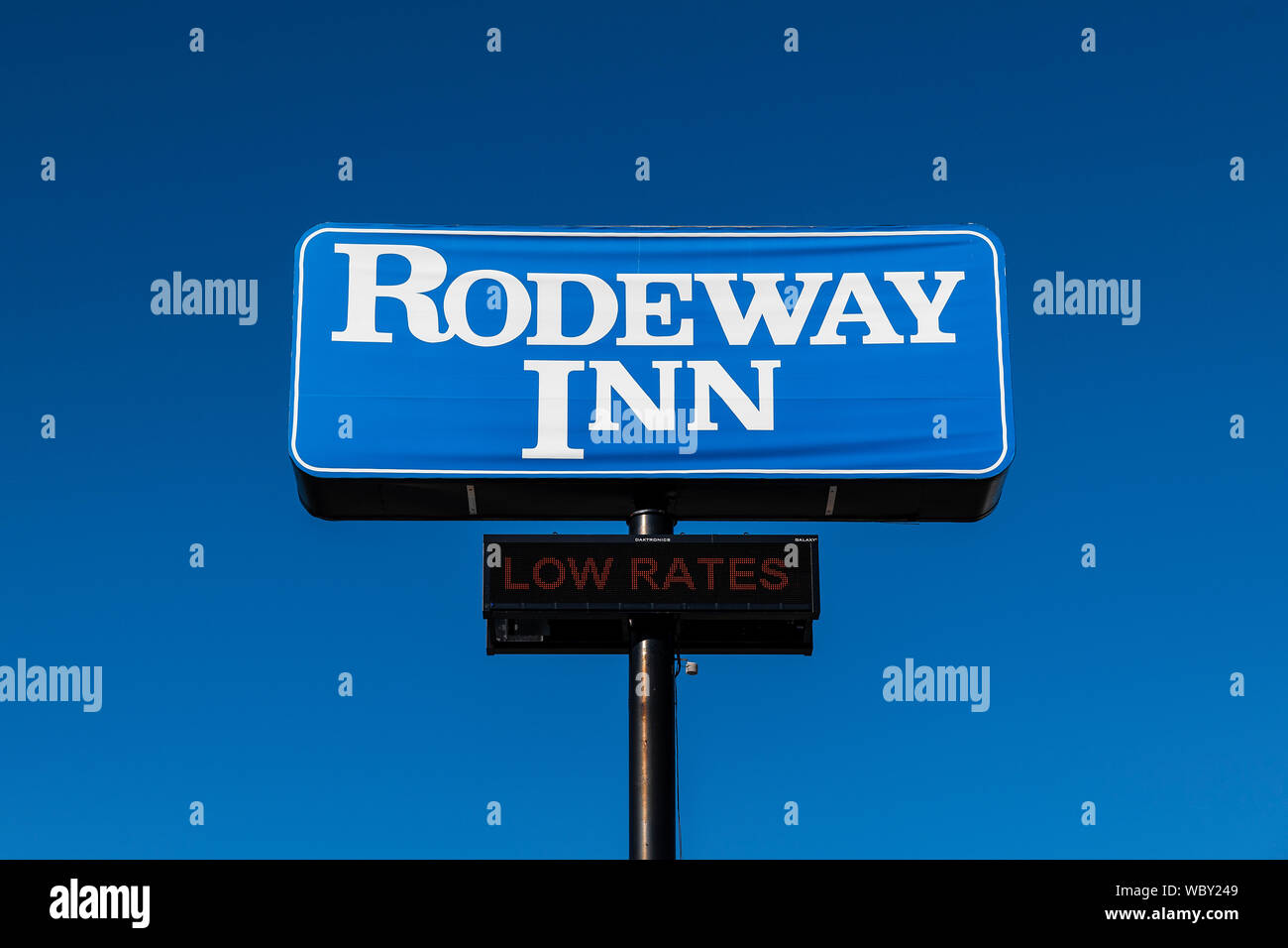 Il Rodeway Inn segno. Foto Stock
