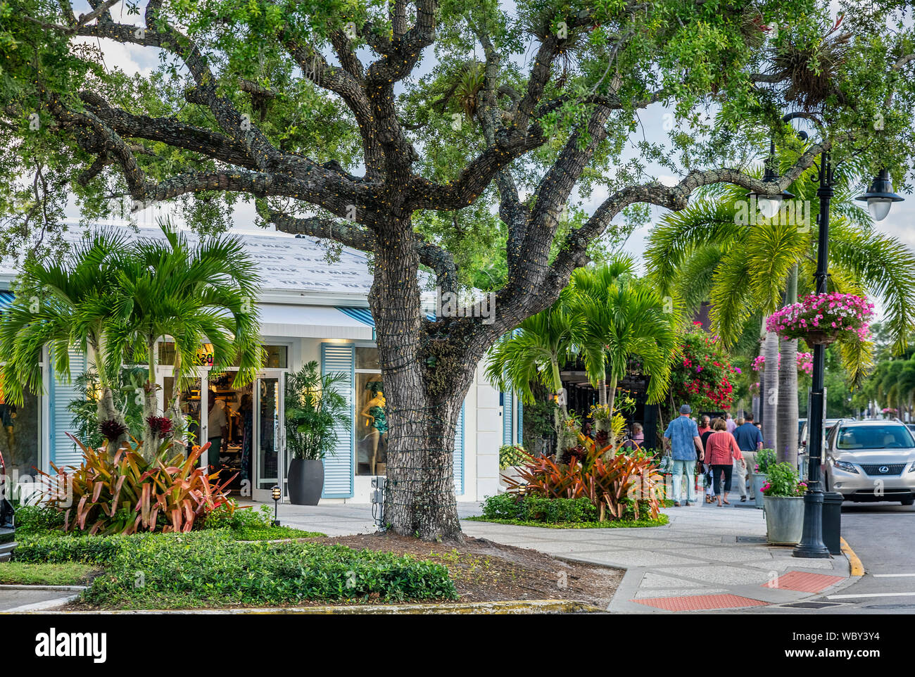Affascinanti negozi lungo la terza strada nella Vecchia Naples, Florida, Stati Uniti d'America. Foto Stock