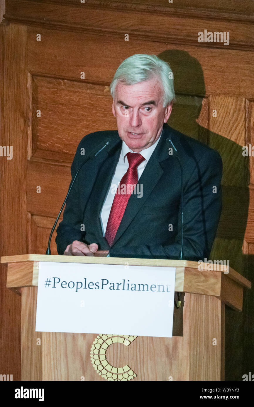 Londra, Regno Unito. Il 27 agosto, 2019. John McDonnell, manodopera, parla. Cross-party MPs e i leader dei partiti d'opposizione assemblare nella storica sede della Chiesa casa a Londra per firmare il loro "Chiesa casa dichiarazione ", con l'intenzione di interrompere il Parlamento venga arrestato dal governo. Tra i partecipanti figurano Lib Dem leader Jo Swinson, ombra del lavoro membri del Gabinetto John McDonnell e Sir Kier Starmer, Partito Verde del Caroline Lucas, SNP Ian Blackford e molti altri. Fino a circa 160 deputati che si ritiene abbiano firmato la dichiarazione in totale. Credito: Imageplotter/Alamy Live News Foto Stock